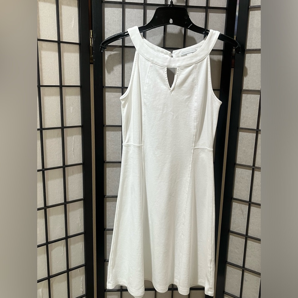 Sleeveless White Keyhole Shift Dress by NEW YORK & COMPANY JUNIOR SIZE XS